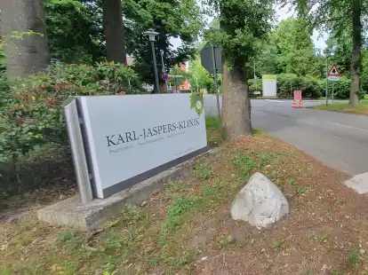 Die Karl-Jaspers-Klinik in Wehnen: Hier hat möglicherweise ein 39-Jähriger eine Mitpatientin getötet.