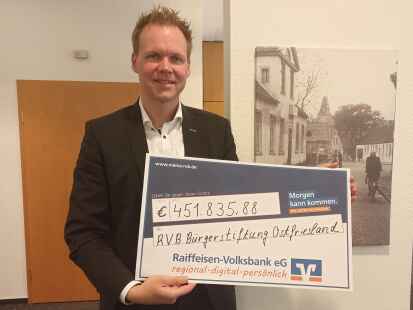 André Kasten aus dem Vorstand der RVB freut sich, dass die Raiffeisen-Volksbank mit der Bürgerstiftung Menschen unterstützt, die sich für andere einsetzen.
