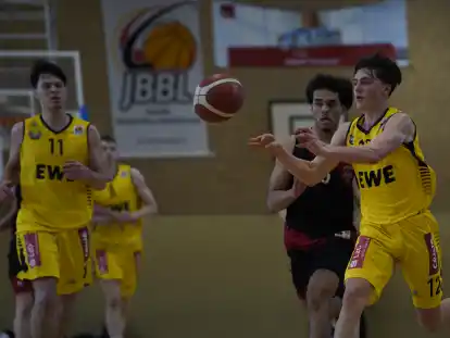 Im entscheidenden dritten Duell der Viertelfinal-Serie gegen Bayer Leverkusen fanden die Juniors um Simon Kohlhoff (rechts) und Noah Slingerland (links) die passenden L&ouml;sungen. Jetzt geht&rsquo;s gegen Ludwigsburg.
