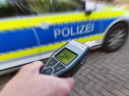 Betrunken am Steuer (Symbolbild): Eine 28-Jährige verursachte in Berne einen Unfall, sie hatte 1,74 Promille Alkohol im Blut.