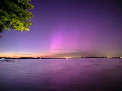 Polarlichter &uuml;ber dem Zwischenahner Meer. Maximilian Hinz hielt das Ph&auml;nomen fotografisch fest.