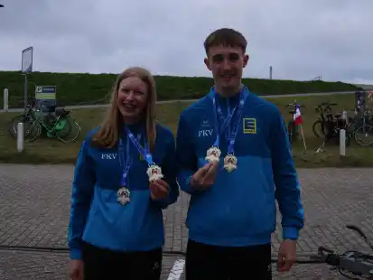 Bringen jeweils zwei EM-Goldmedaillen mit der Hollandkugel mit zurück in die Wesermarsch: Mandy Sanders (links) und Devin Hillmer.
