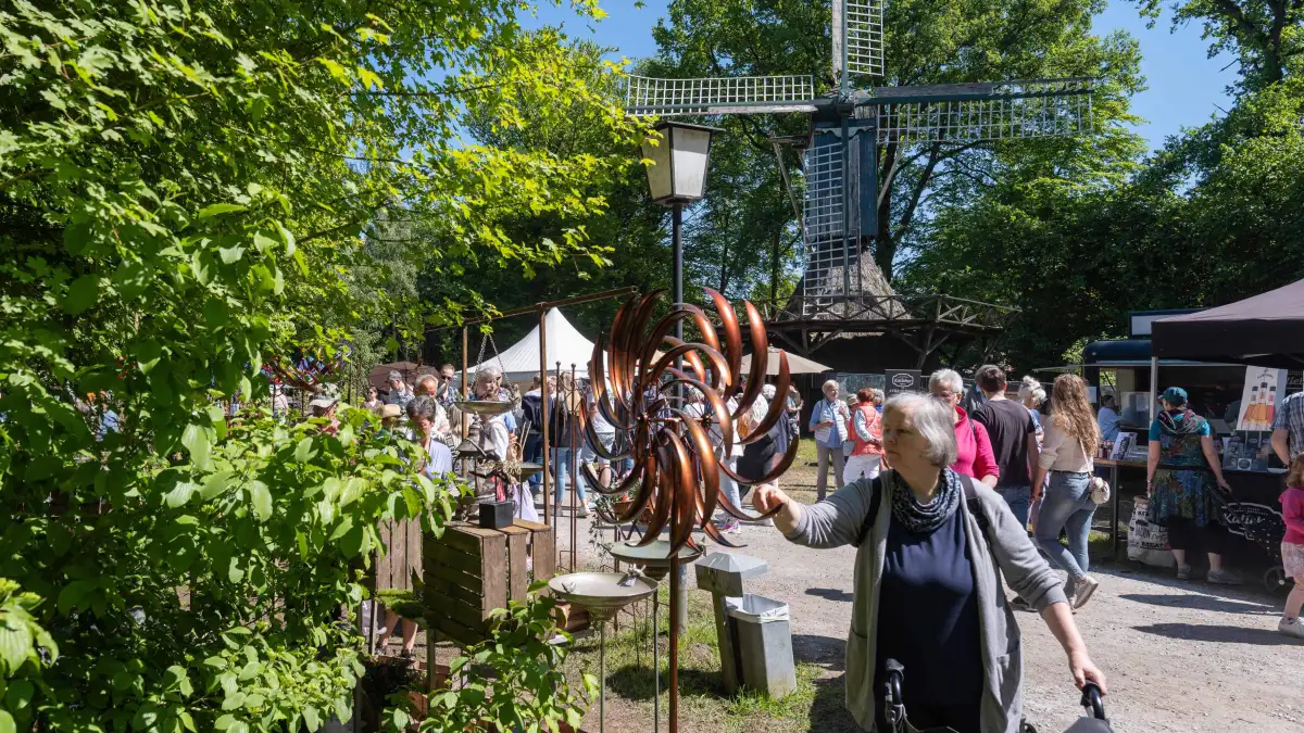 Großveranstaltung im Museumsdorf Cloppenburg Gartenpartie 2024 ein