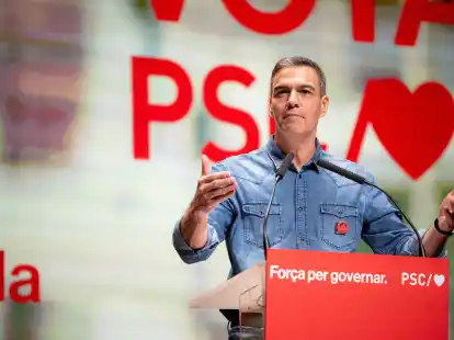 Der Wahlausgang wurde vor allem als großer Triumph der linken Zentralregierung von Ministerpräsident Pedro Sánchez bewertet.