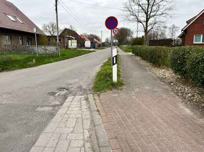 Der Süddunumer Weg ist laut Bürgermeister „das Nadelöhr“ der Gemeinde Dunum. Deswegen muss er wieder in Schuss gebracht werden.