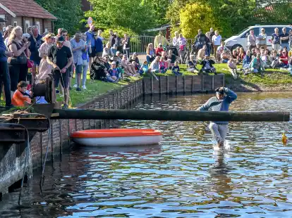 Die Fischereispiele waren einer der H&ouml;hepunkte beim Saisonstart des Spij&ouml;&ouml;k Kuriosi&auml;tenmuseums in Varel.  Foto: G&ouml;sta Berwing