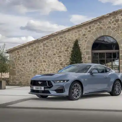 Der Klassiker kehrt zurück: Ford bringt den Mustang zur Feier seines 60. Geburtstags zurück nach Deutschland - mit einem komplett digitalisierten Cockpit und einem kraftvollen V8-Antrieb.
