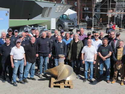Ihr Herz schlägt für Schnellboote: Der Förderverein Museums-Schnellboot hat einen Propeller des „Gepard“ an das Marinemuseum übergeben.