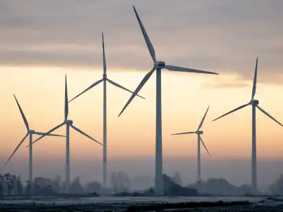 Windkraftanlagen bei Oldenbrok: Die Gemeinde Ovelgönne ist beim Thema Erneuerbare Energien ganz vorn mit dabei. Windkraft hat der Kommune in den vergangenen Jahren Millioneneinnahmen generiert