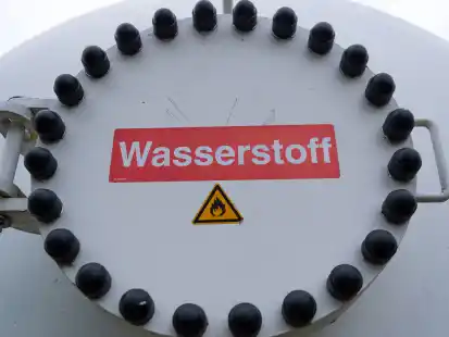 Von der EU-Kommission ausgew&auml;hlt: Die Gro&szlig;elektrolyse &bdquo;Green Wilhelmshaven Electrolyser&ldquo; soll mit bis zu 1 Gigawatt Elektrolyseur-Kapazit&auml;t die erneuerbaren Energieressourcen der Region erschlie&szlig;en, um die heimische Produktion von gr&uuml;nem Wasserstoff zu st&auml;rken.