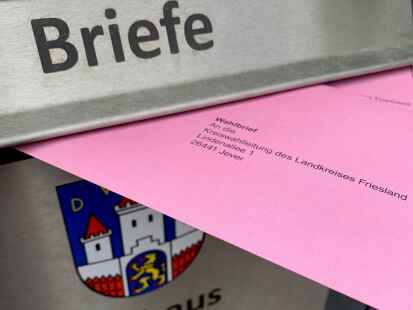 Viele Wähler nutzen bereits jetzt die Möglichkeit, ihr Kreuz zu machen und den Wahlbrief im Rathaus (hier der Briefkasten am Rathaus Jever) abzugeben.