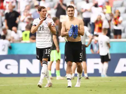 Wird Bundestrainer Julian Nagelsmann Leon Goretzka (l) und Mats Hummels f&uuml;r die Hem-EM nominieren?