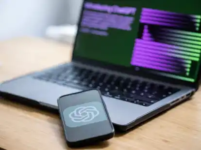 Chatbots wie ChatGPT k&ouml;nnen beim Verfassen von Texten wie Anschreiben helfen, die pers&ouml;nliche Note aber sollte nicht verloren gehen.