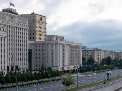 Ein Blick auf das Gebäude des russischen Verteidigungsministeriums: Der Chef der Kaderverwaltung beim Ministerium, Generalleutnant Juri Kusnetzow, wurde festgenommen.