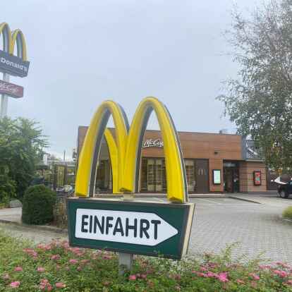 McDonald’s will sich weiterhin an der Autobahn 31 in der Gemeinde Moormerland niederlassen. Die Filiale in Leer (Bild) liegt 15 Auto-Minuten entfernt.