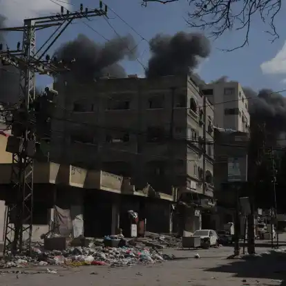 Die israelische Armee teilte am Montag mit, dass sie ihre Offensive im Gazastreifen intensiviert hat und 120 Ziele - unter anderem in Rafah-Stadt - angreift.