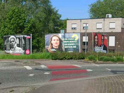 Große Wahlplakate an der Mühlenstraße in Jever.