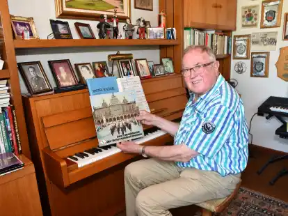 Der Ganderkeseer Werner L&uuml;deke  ist Komponist und Arrangeur. Er widmete jetzt seinen bereits 1972 komponierten Marsch &bdquo;Bremer Schl&uuml;ssel