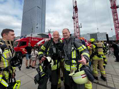 Nahmen erfolgreich beim „Firefighter Stairrun 2024“ in Berlin teil: der stellvertretende Ortsbrandmeister Björn Wilken und der Gruppenführer Jascha Burow von der Freiwilligen Feuerwehr Zetel.