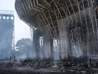 Eine verbrannte Kletterwand in Noum&eacute;a, der Hauptstadt Neukaledoniens.