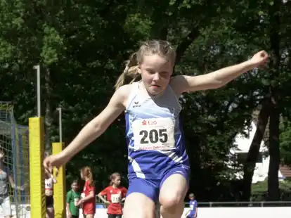 Sie hatte ein Ziel vor Augen und schaffte es gleich im ersten Versuch: Friesa Weber, Siegerin im Weitsprung mit 3,60 Meter.