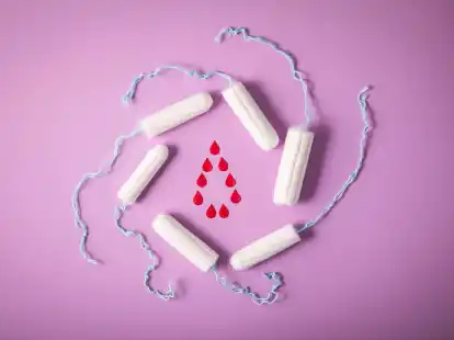 Bluten ohne Tampon und Tasse: Das ist der Grundgedanke hinter der freien Menstruation.
