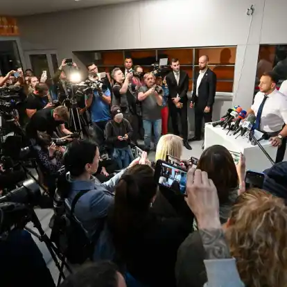 Innenminister Matus Sutaj Estok informiert auf einer Pressekonferenz. Das Attentat auf Fico hat nach Einschätzung der Regierung ein «klar politisches Motiv».