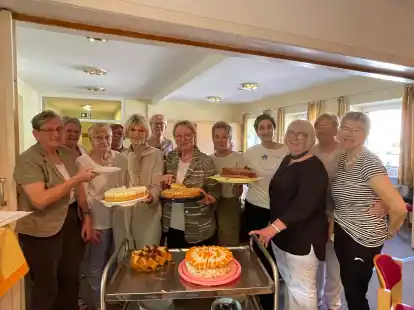 Die Gruppe der Ehrenamtlichen, sie sind f&uuml;r den Service zust&auml;ndig, backen Kuchen und Torten und haben immer ein offenes Ohr.