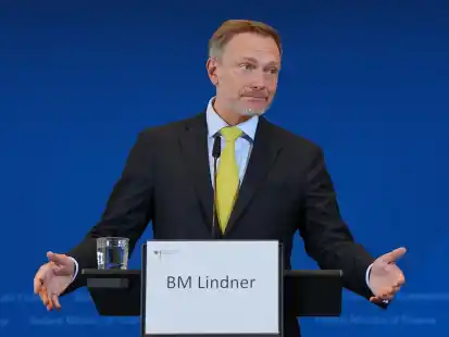 Wie bekommt er so seinen Haushalt 2025 zusammen? Bundesfinanzminister  Christian Lindner (FDP) bei der Pressekonferenz zum enttäuschenden Ergebnis der Steuerschätzung.
