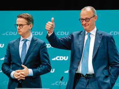 Ihre Karrieren sind eng miteinander verbunden: CDU-Generalsekretär Carsten Linnemann und CDU-Bundesvorsitzender Friedrich Merz (Archivbild)