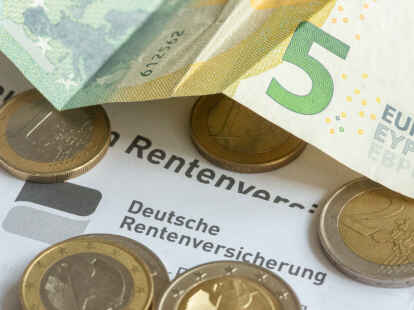 Die Renten der rund 21 Millionen Rentnerinnen und Rentner in Deutschland steigen zum 1. Juli 2024 um 4,57 Prozent.