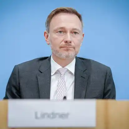 Bundesfinanzminister Christian Lindner äußert neue Zweifel an den Plänen für eine Kindergrundsicherung.