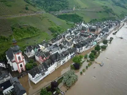 Große Teile der Altstadt von Zell an der Mosel stehen unter Wasser.