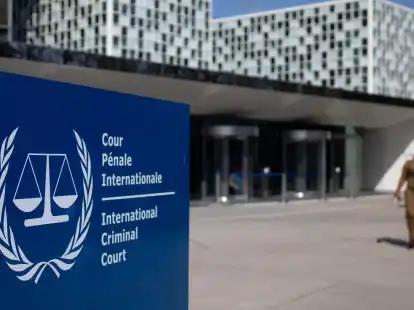 Der Chefankläger des Internationalen Strafgerichtshofs hat Haftbefehle gegen Israels Ministerpräsidenten und gegen den Anführer der Terrororganisation Hamas im Gazastreifen beantragt.