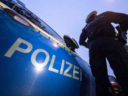 Schwerer Unfall in Loxstedt: Bei einem Frontalzusammenstoß sind zwei Personen schwer verletzt worden.