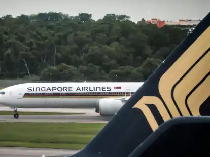 Eine Boeing 777 von Singapore Airlines auf dem Flughafen von Singapur (Archivbild).