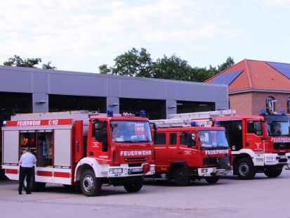 Im erweiterten Feuerwehrhaus (im Bild) und dem Friedeburger Rathaus in der Nähe werden Gemeinsamkeiten genutzt und damit Haushaltsmittel eingespart. 2,4 Millionen Euro hat die Kommune allein in das Feuerwehrhaus investiert.