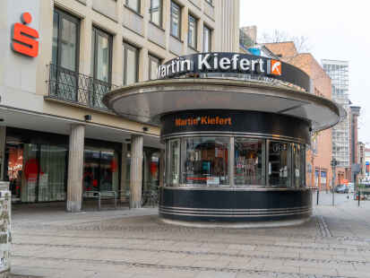 Der letzte verbliebene Kiefert-Imbiss in der Bahnhofstraße in Bremen soll Ende Mai 2024 schließen.