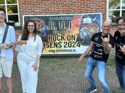 Freuen sich aufs diesjährige Rock-on-Isens-Festival (von links): Sebastian Heyelmann, Ayla Rogal, Frerk Francksen und Gernot Bieber