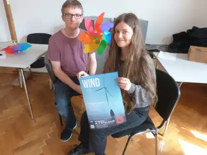 Erik K&ouml;rner und Nina Jaeschke informieren &uuml;ber die szenische Lesung &bdquo;Wind&ldquo; im Roten Salon.