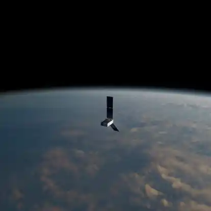 Ein Satellit der Prefire-Mission (Polar Radiant Energy in the Far-InfraRed Experiment) - hier eine künstlerische Darstellung - schwebt über der Erde.