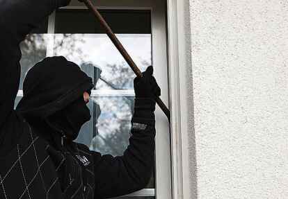 Zwei unbekannte Täter sind am Samstag in ein Einfamilienhaus in Mariensiel eingebrochen. Symbolbild