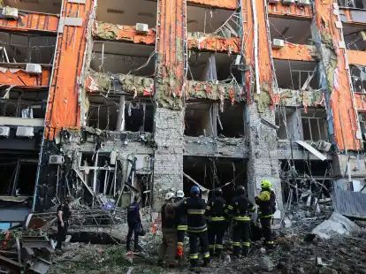 In Charkiw gab es durch russisches Bombardement seit Donnerstag nach offiziellen Angaben mehr als 20 Tote.