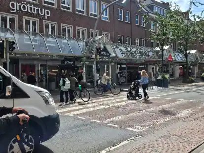 Auf den Zebrastreifen in der Emder Neutorstra&szlig;e herrscht ein stetiger Betrieb. Die SPD findet, es seien noch zwei weitere notwendig.
