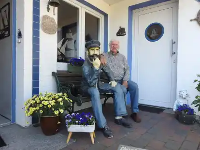 Der Seemann ist ein &bdquo;Kumpel&ldquo; des Vorsitzenden. Er symbolisiert den zentralen Wert der Kameradschaft und erinnert Hans Schwellenthin ein wenig an fr&uuml;here Zeiten.