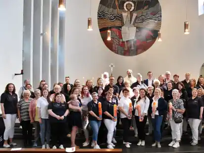 <p>Wurden gesegnet und gefeiert: die Mitarbeitenden der Pflege- und Betreuungseinrichtungen sowie der Caf&eacute;s Malta der Malteser im Oldenburger Land. </p>