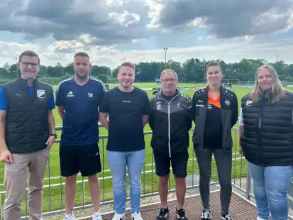 Freuen sich auf die Zusammenarbeit: Dennis Igelmann, Hendrik M&uuml;ller, Helge Thiele, Michael Esmail-Talai, Kerstin Peters und Catrin Esmail-Talai.