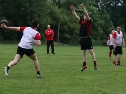 Die Mentzhauser (mit Leibchen) mussten sich Reitland geschlagen geben.