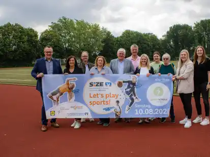 Frank Bruns (Vorstandssprecher KAG), Pia van de Lageweg (VR-Bank in S&uuml;doldenburg), Michael Seipelt (Lidl), Sandra Pleye, Dr. Franz Stuke, Christoph Rohling (KSB), Lea Rode (Volksbank L&ouml;ningen eG), Jenny Stammermann und Birgit Beinken (KSB), Mariele Wernke (VR-Bank in S&uuml;doldenburg), Jana Schulte (KSB)
