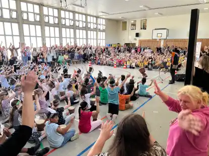 Tolle und berührende Musikaktion an der Grundschule Donnerschwee mit den „Trommellöwen“.